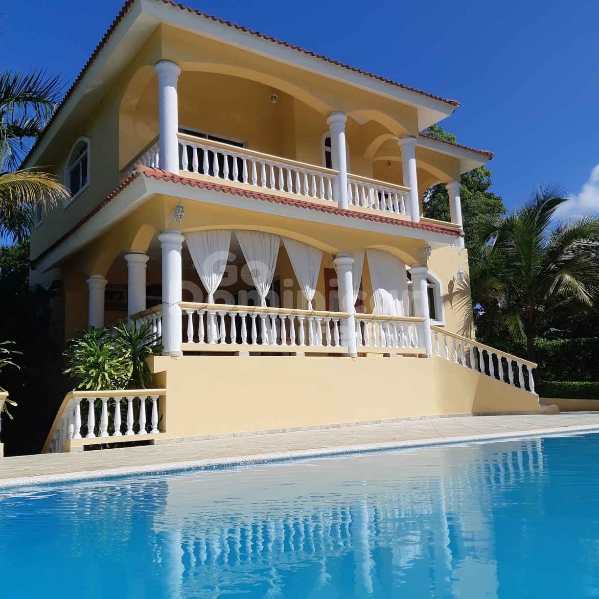 Villa in a prestigious residential area overlooking the ocean