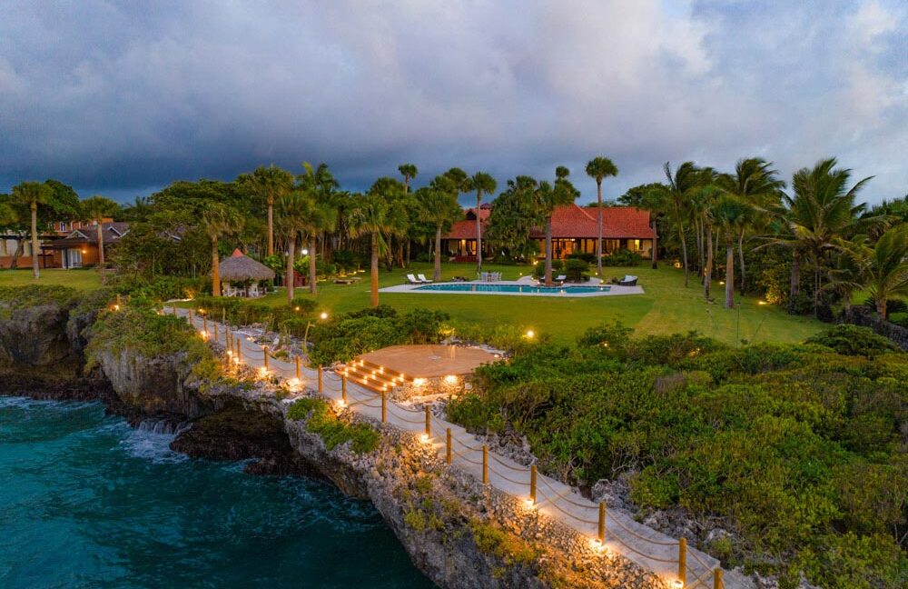 Caribbean Oceanfront Villa (1)
