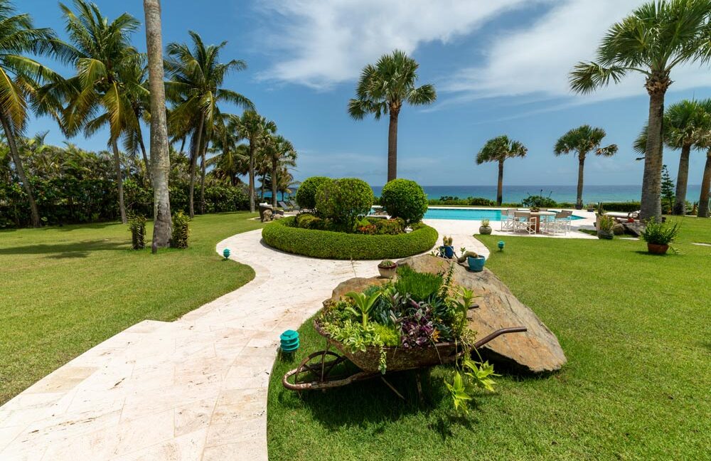 Caribbean Oceanfront Villa (11)