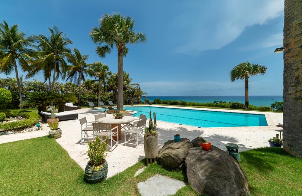 Caribbean Oceanfront Villa (16)