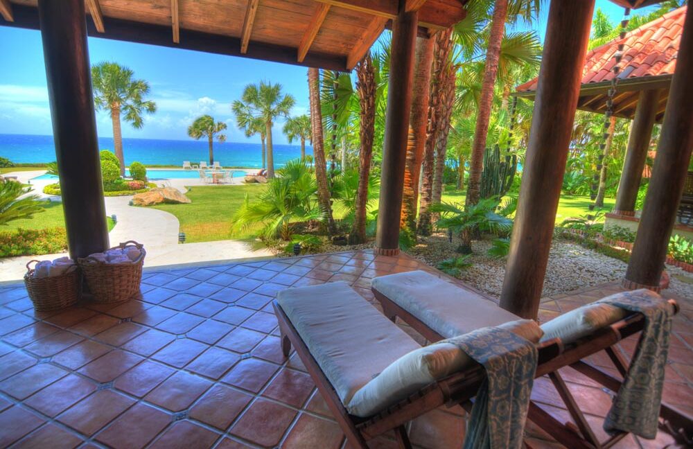 Caribbean Oceanfront Villa (19)