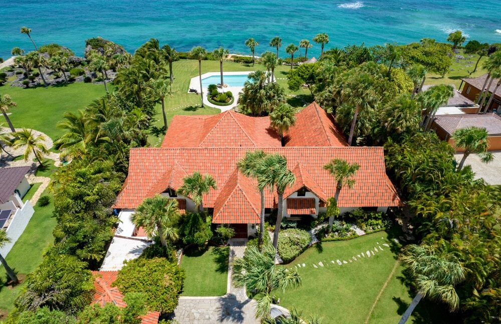 Caribbean Oceanfront Villa (35)