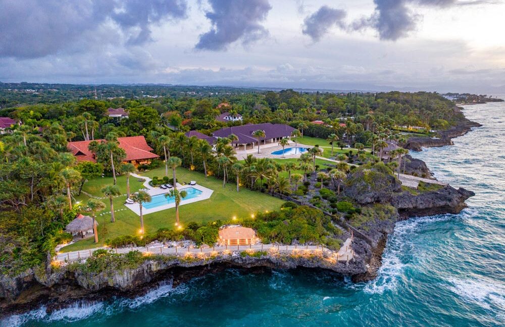 Caribbean Oceanfront Villa (38)