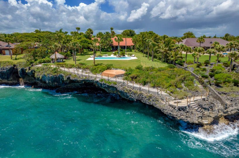 Caribbean Oceanfront Villa (9)