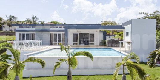 A True Tropical Dream Home!