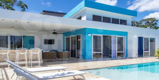 Bright, Smart Tropical Spaces