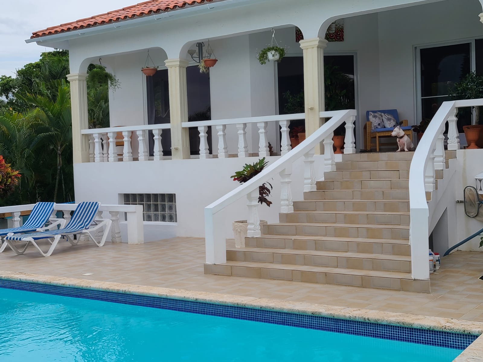 Spacious Villa Overlooking The Ocean In Prestigious Residential