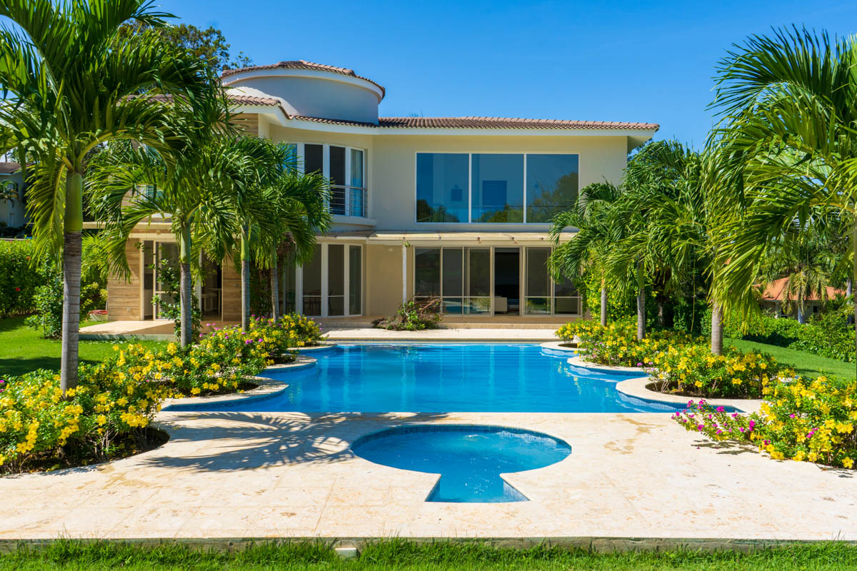 Modern & Tropical Caribbean Home In Paradise