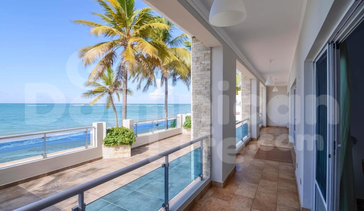 Beach-Front-Condo2-4