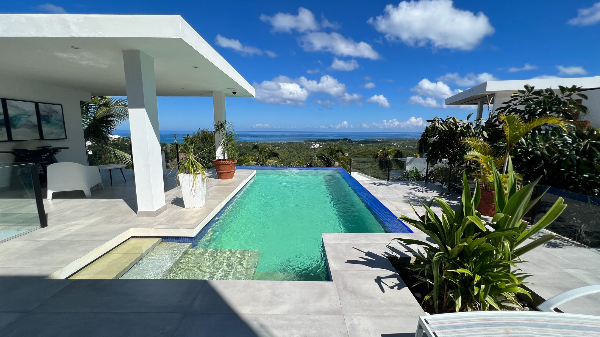 Luxury Hill Top Villa overlooking the Ocean