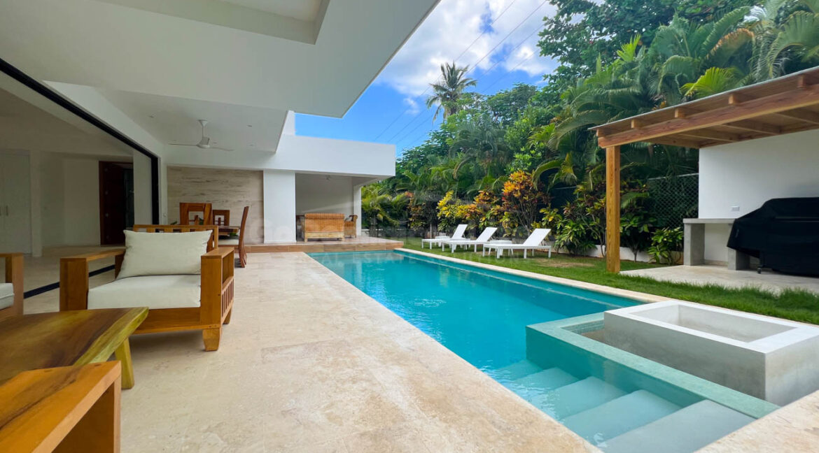 beautiful-new-4-bedroom-villa-with-private-pool-near-the-beach-31