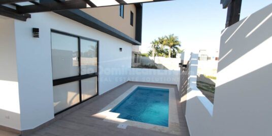 Fabulous Mountain View Villa near the Beach and Commercial Places