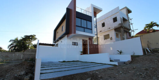 Beautiful Mountain View Villa near the Beach and Commercial Places