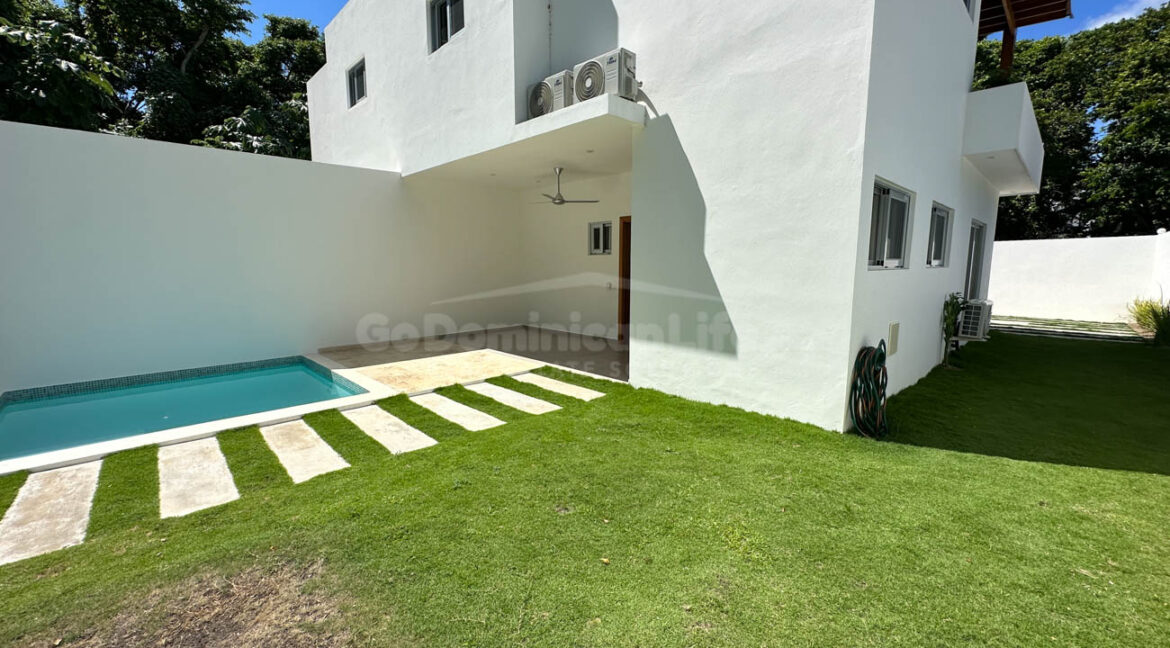 stunning-modern-villa-in-quiet-location-close-to-beach-44