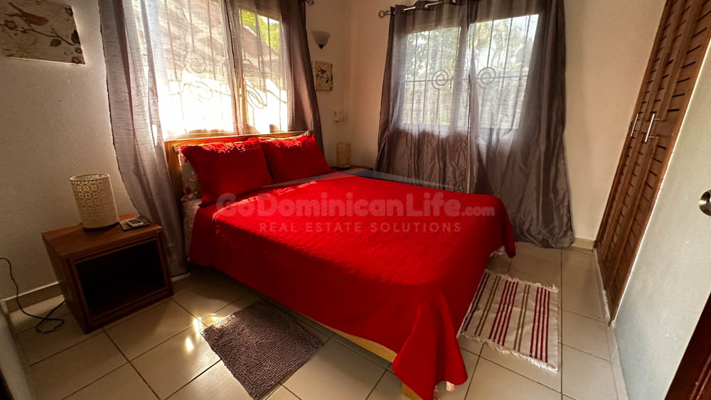 villa-with-guest-bungalow-perfect-for-rental-income-14