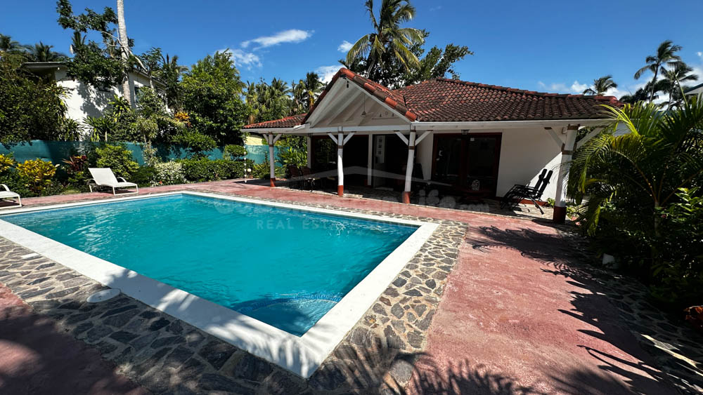 2 Bedroom Villa with Guest Bungalow and Pool Perfect for Rental Income