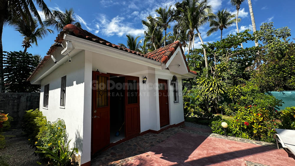 villa-with-guest-bungalow-perfect-for-rental-income-43