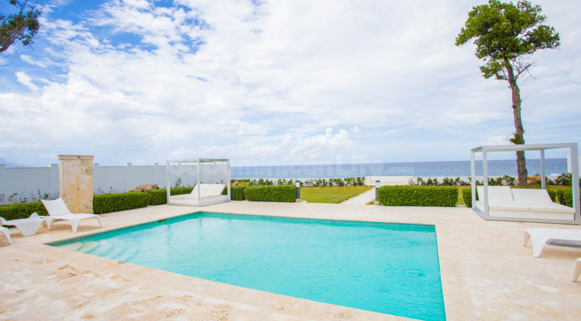 luxurious-oceanfront-villa-at-its-finest-31