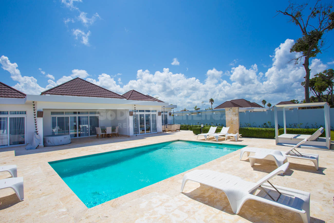 Luxurious Oceanfront Villa at its Finest