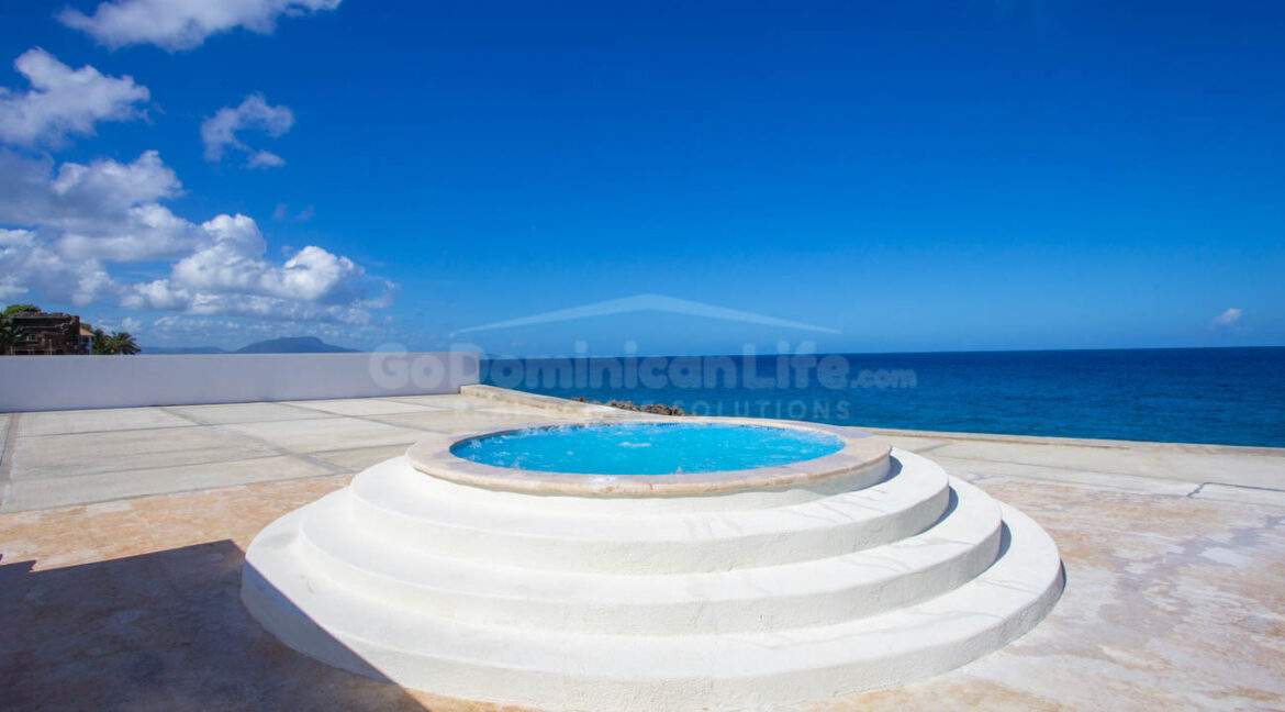 luxurious-oceanfront-villa-at-its-finest-41