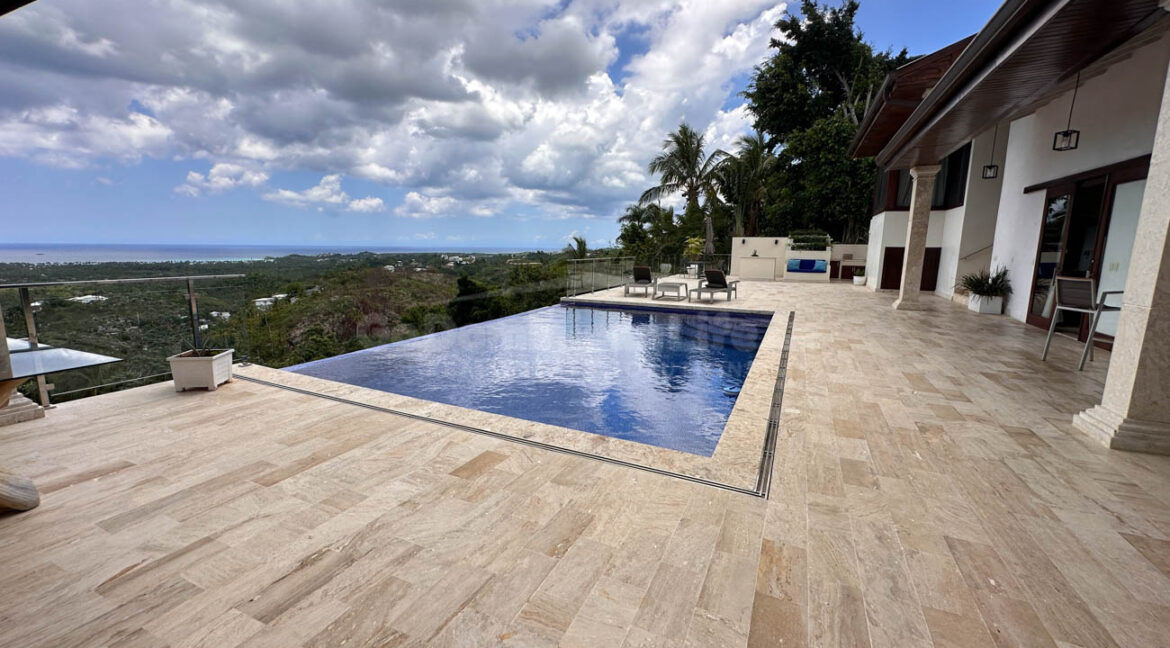 luxury-villa-with-breathtaking-ocean-views-14