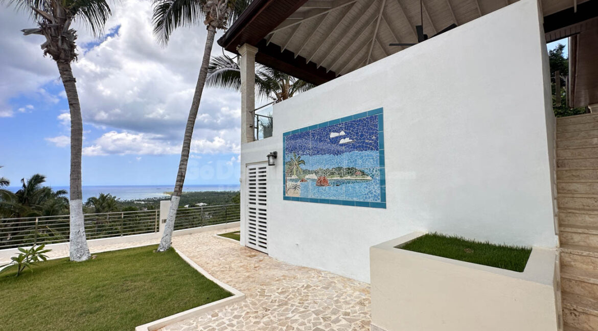 luxury-villa-with-breathtaking-ocean-views-22