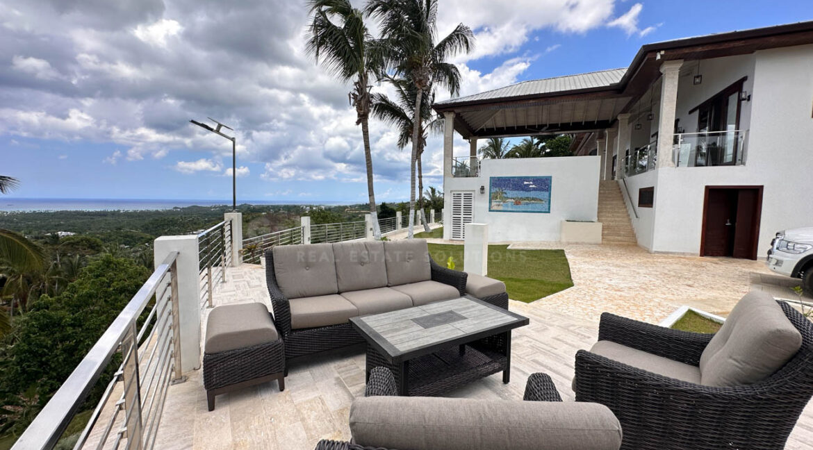 luxury-villa-with-breathtaking-ocean-views-24