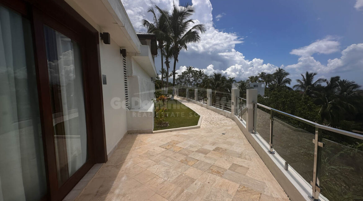 luxury-villa-with-breathtaking-ocean-views-56