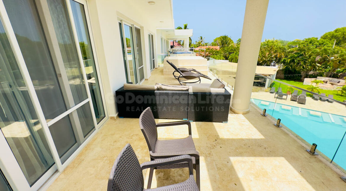 prime-investment-opportunity-steps-away-from-the-beach-43