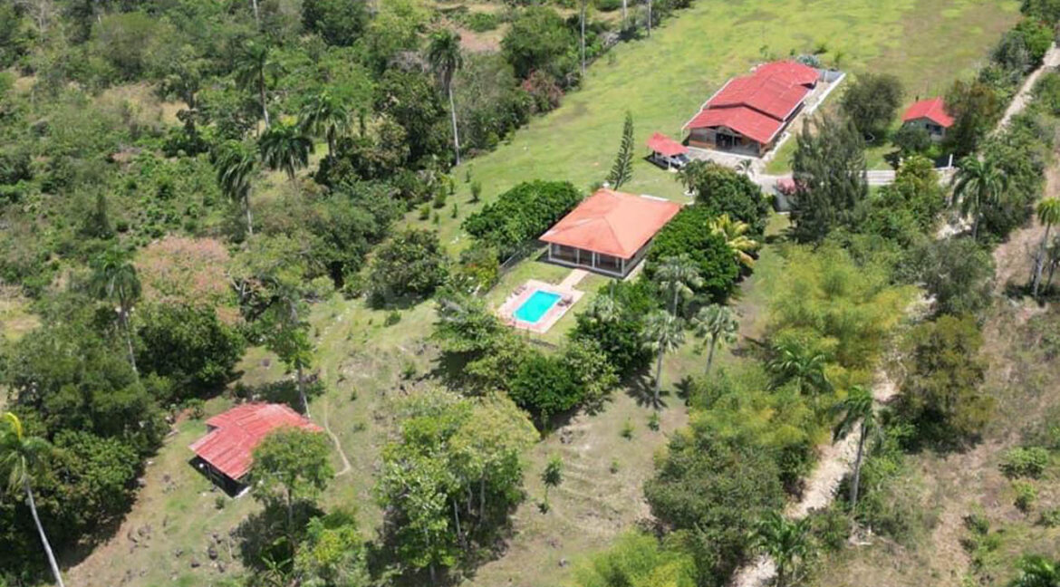 breathtaking-mountainside-cottage-y-ranch-in-puerto-plata-6
