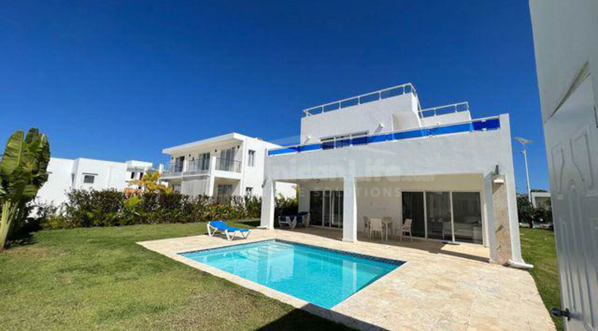 luxurious-and-well-appointed two-story-villa-in-a-gated-community-in-sosua-27