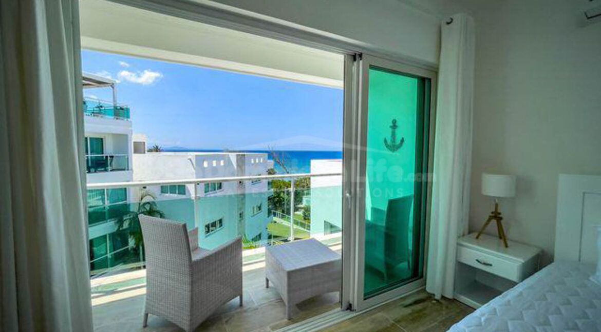 stunning-beachfront-two-story-apartment-in-sosua-8