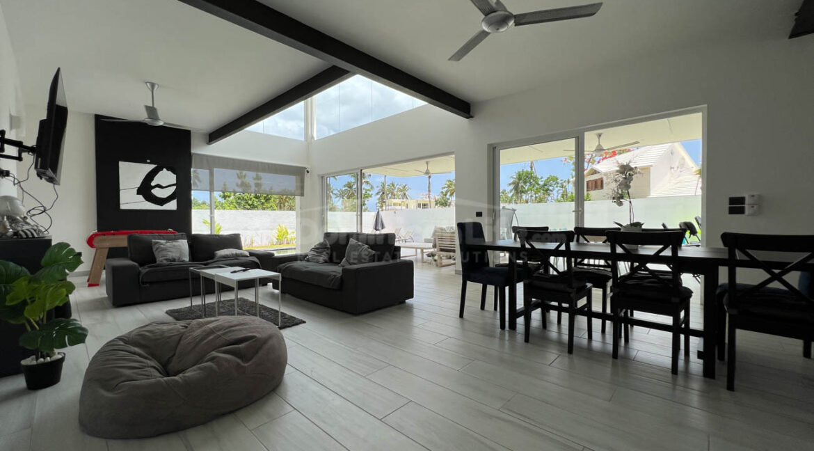 exquisite-4-bedroom-villa-with-private-pool-in-las-terrenas-21