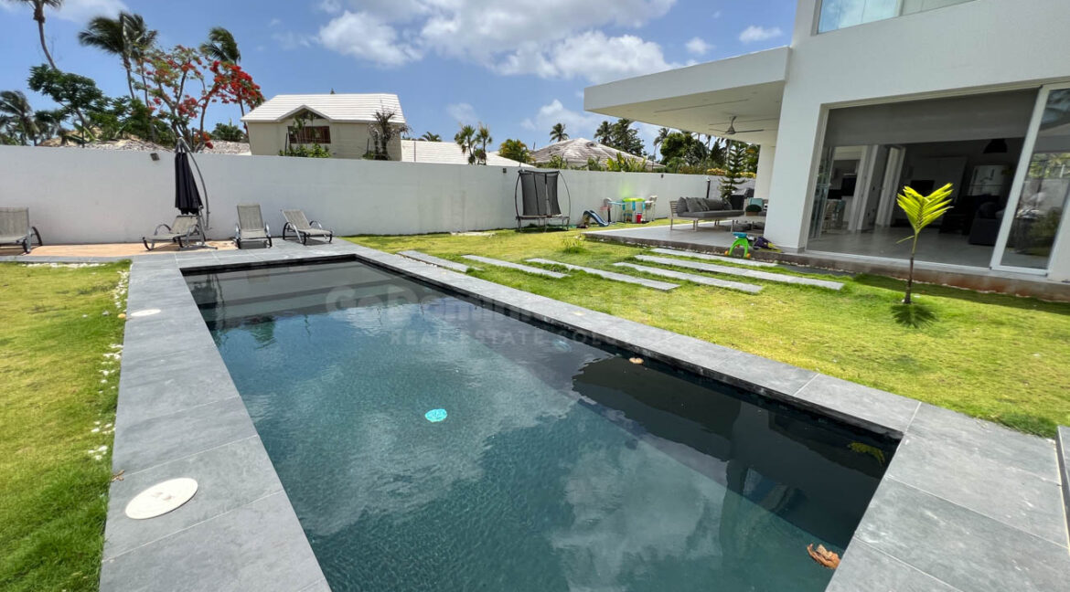 exquisite-4-bedroom-villa-with-private-pool-in-las-terrenas-32