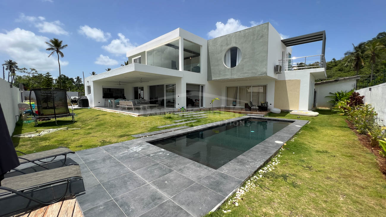Exquisite 4-Bedroom Villa with Private Pool in Las Terrenas