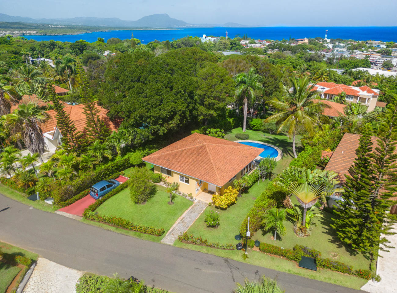 Comfortable & Charming 2 Bedroom Villa with Outstanding Panoramic Oceanview