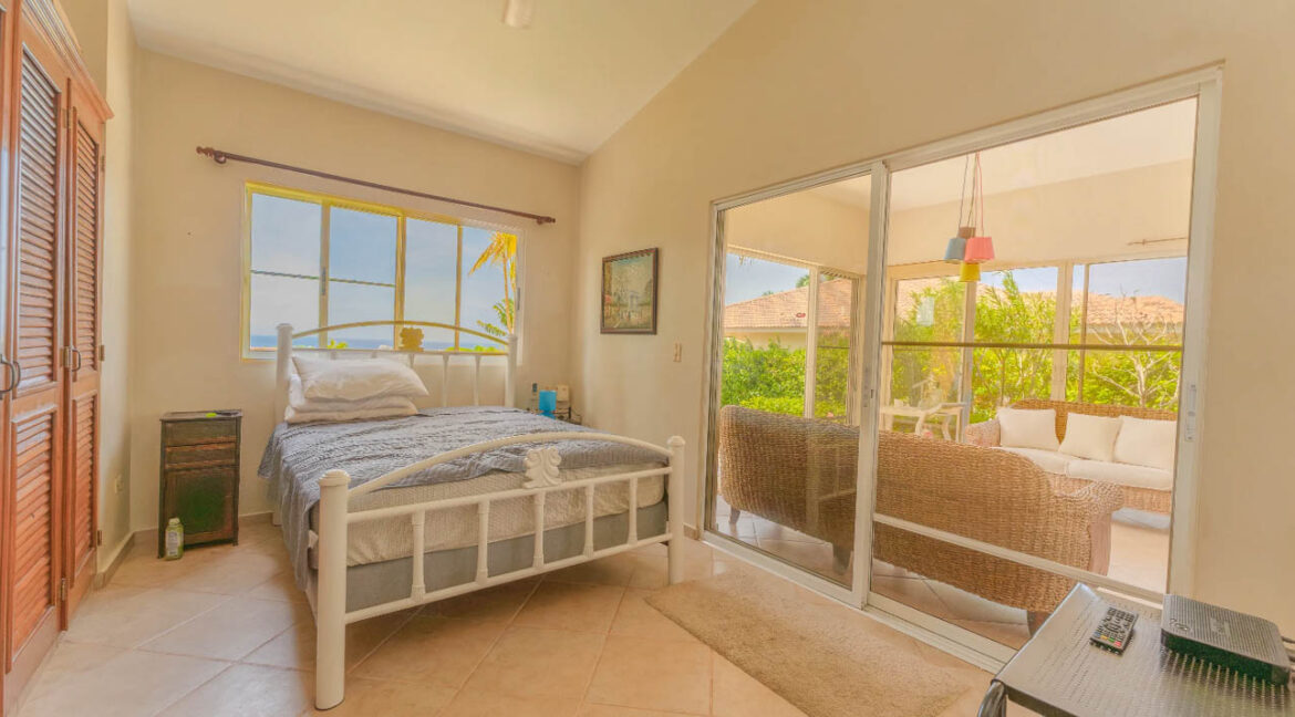 comfortable-charming-2-bedroom-villa-with-outstanding-panoramic-ocean-view-9