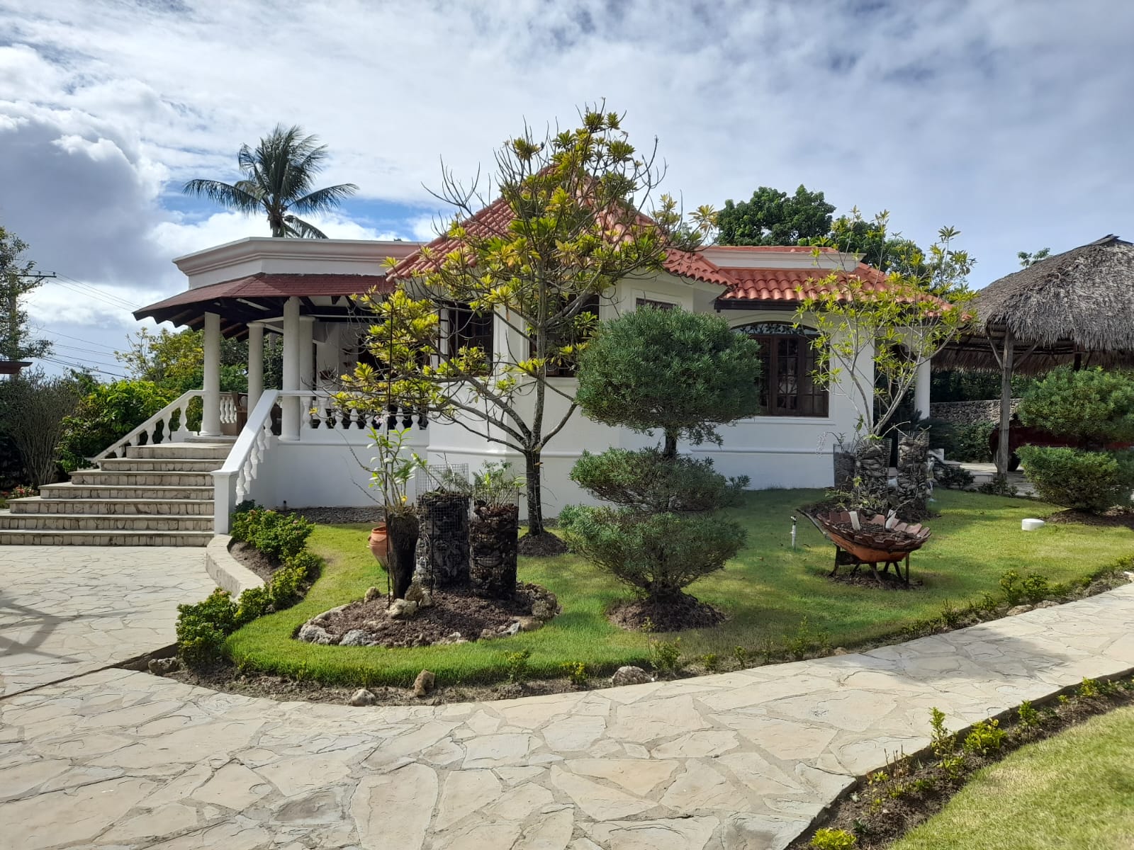 Luxurious Three-Bedroom Villa with Guest House: A Perfect Blend of Elegance, Comfort, and Serenity