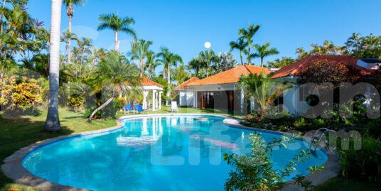 Exquisite Caribbean Villa with Tropical Gardens, Pool, and Chef’s Kitchen – Perfect for Luxe Living and Entertaining