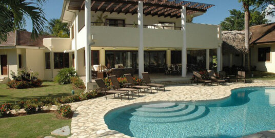 Exquisite Mediterranean-Style Villa with Dual Master Suites, Private Pool, and Lush Gardens – Ultimate Caribbean Luxury Living