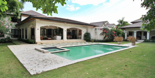 Exquisite Caribbean Villa with Spacious Guest House, Private Pool, and Luxury Finishes