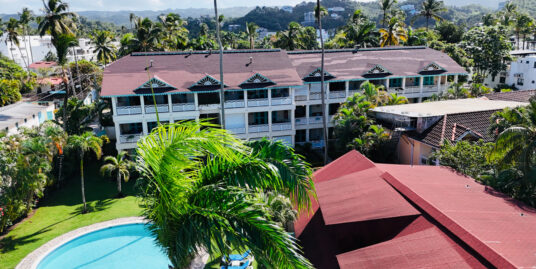 Tropical Oasis: Fully Renovated Condo Steps from the Beach