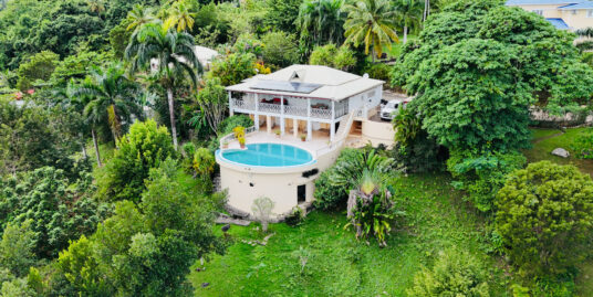 Tropical Paradise – 4 Bedroom Villa with Pool, Solar Power and Stunning Views
