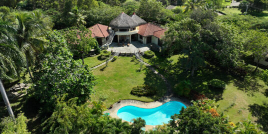 Elegant Luxury Estate in the Hills – Nature Lover’s Dream