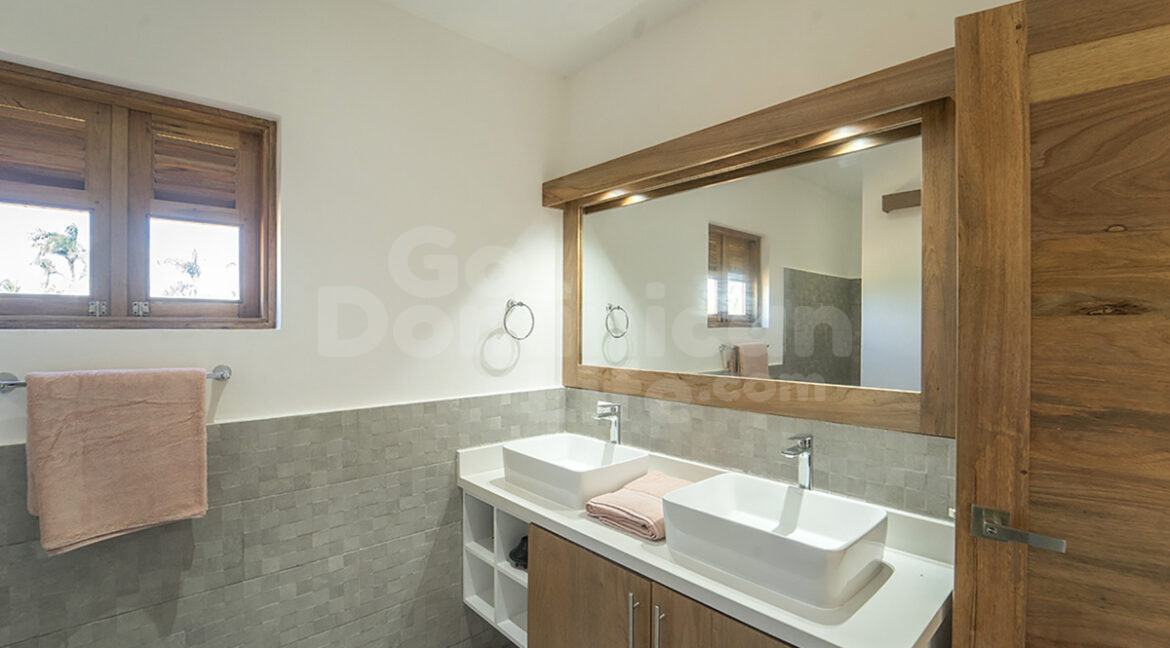 LIVYA 2 BY HUBLOT CARAIBES